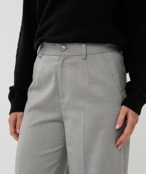  Light grey mela