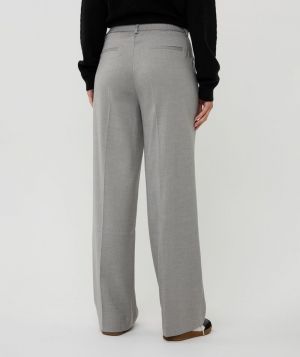  Light grey mela